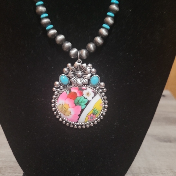 NWT Spanish Gardens Silvertone Necklace - Picture 3 of 3